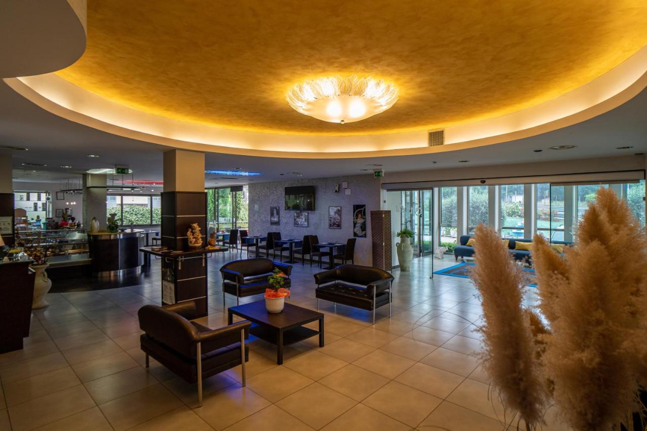 Hotel Insteia Полла Экстерьер фото