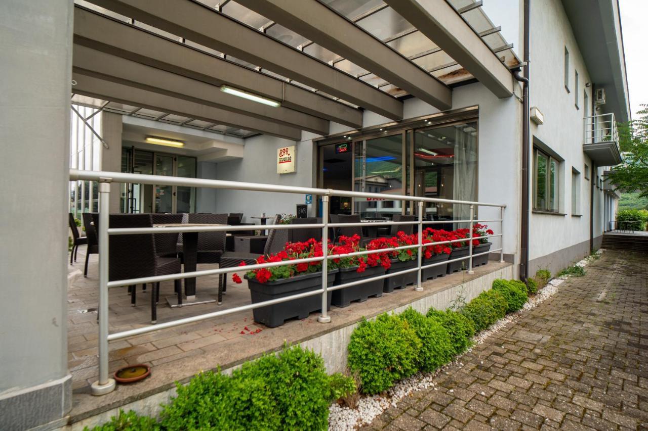 Hotel Insteia Полла Экстерьер фото