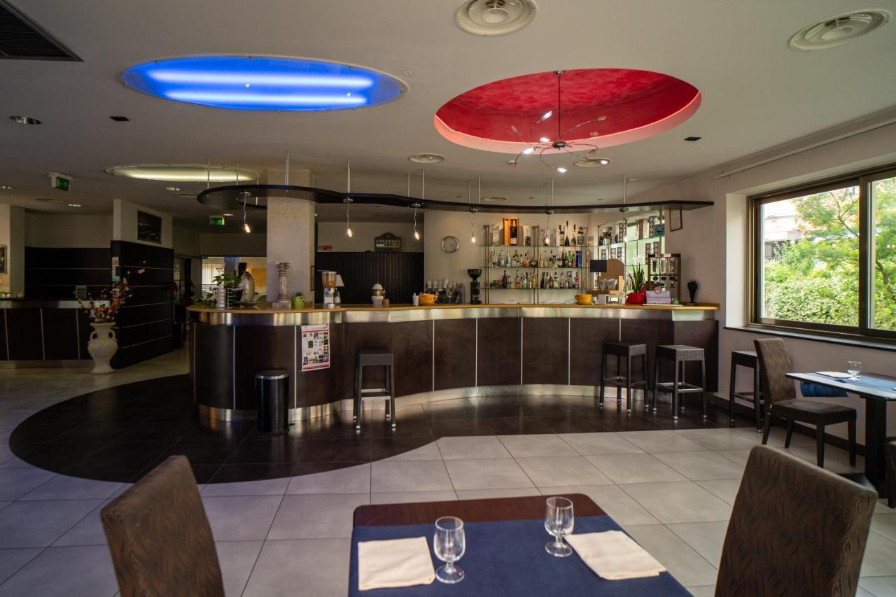 Hotel Insteia Полла Экстерьер фото