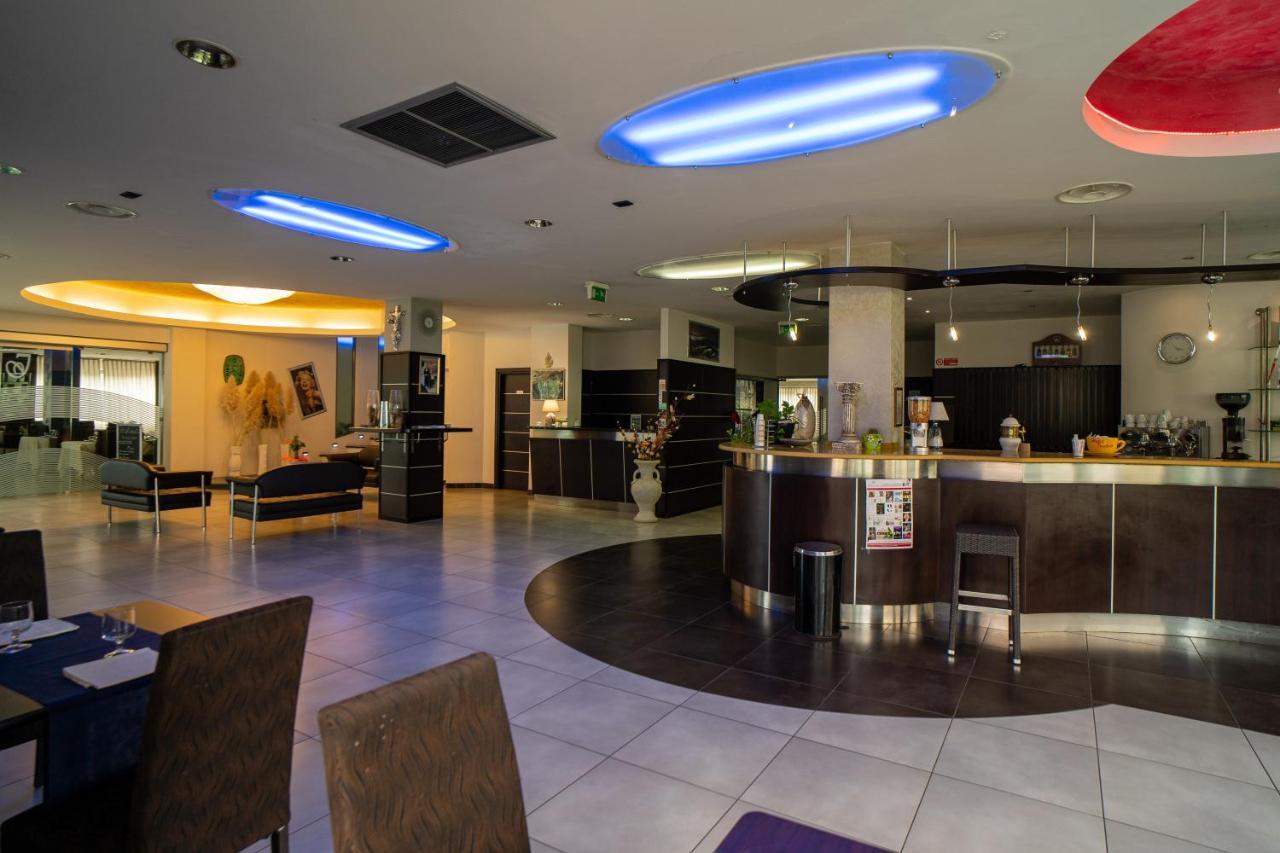 Hotel Insteia Полла Экстерьер фото