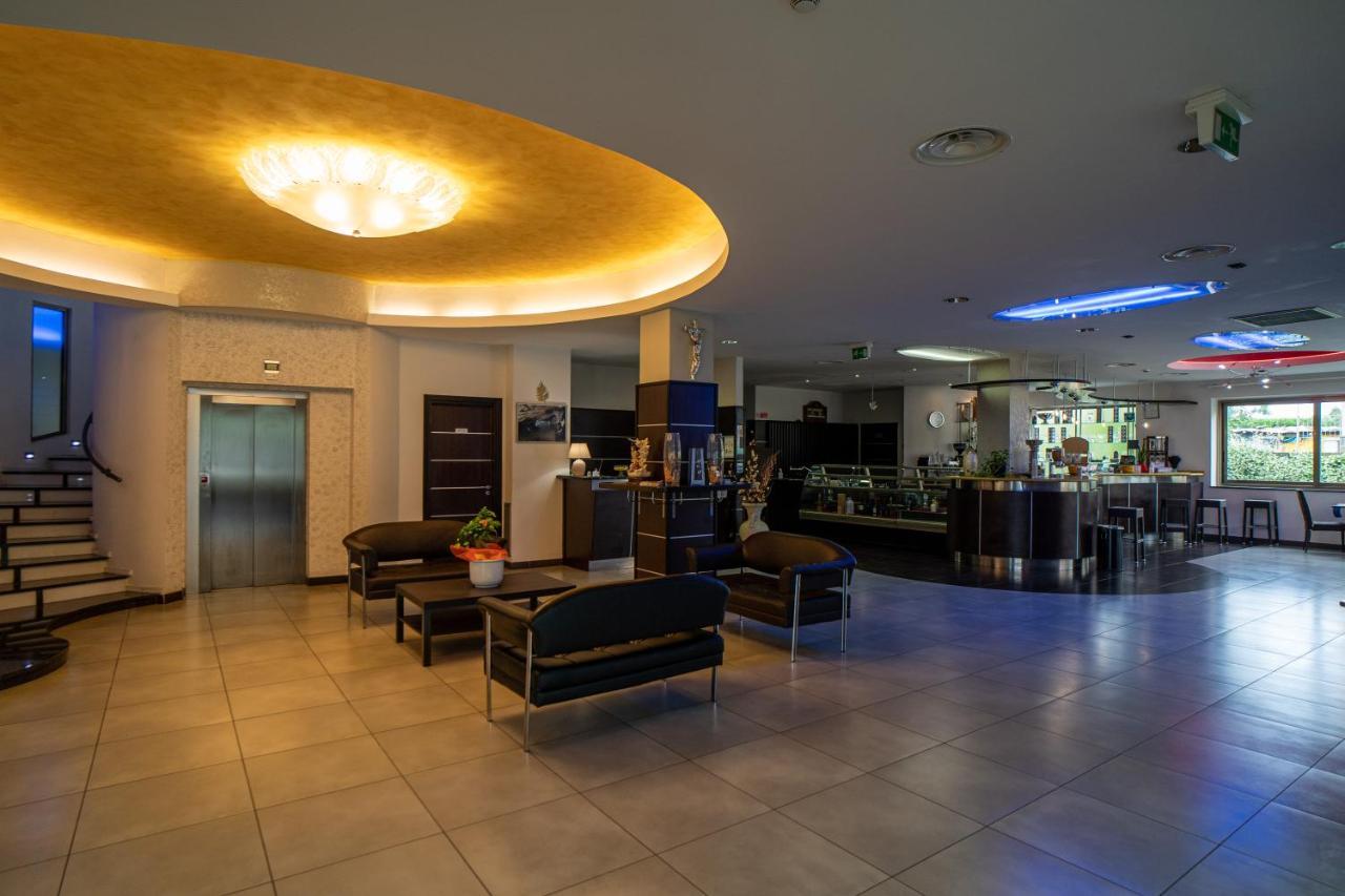 Hotel Insteia Полла Экстерьер фото