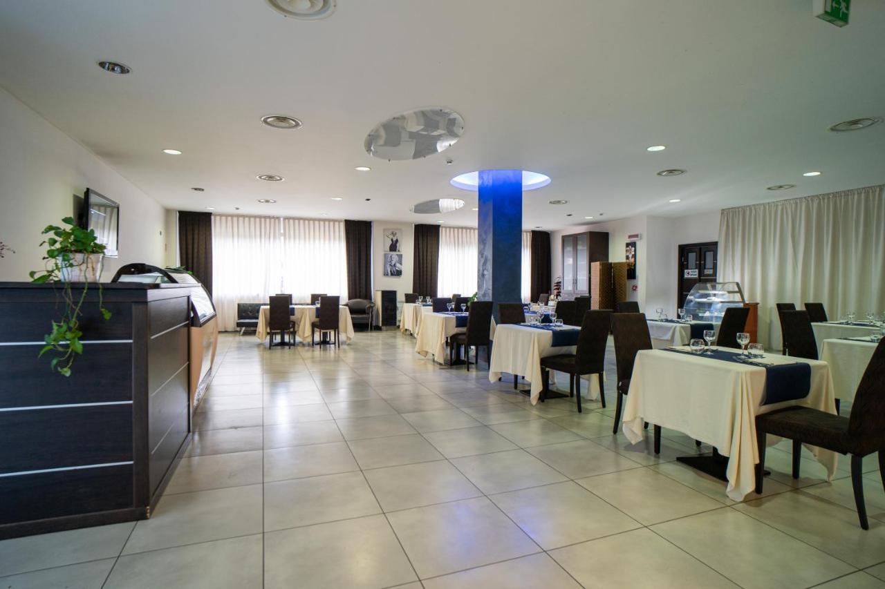 Hotel Insteia Полла Экстерьер фото