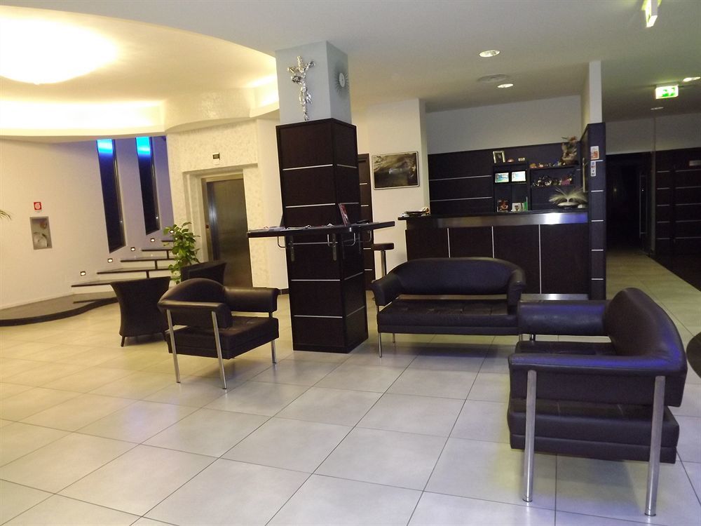 Hotel Insteia Полла Экстерьер фото