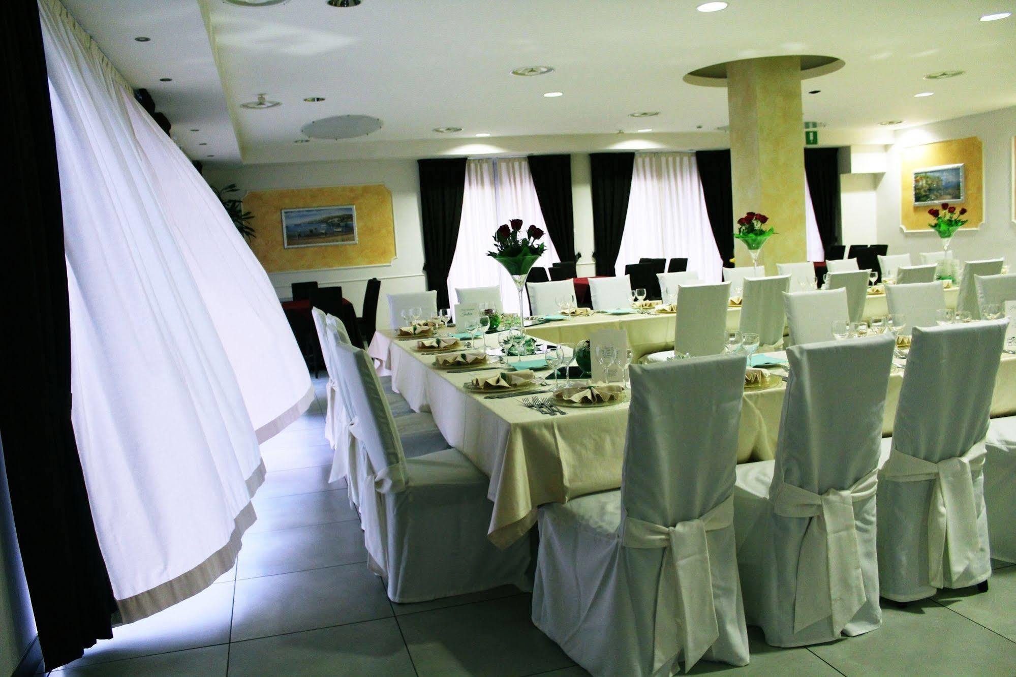 Hotel Insteia Полла Экстерьер фото