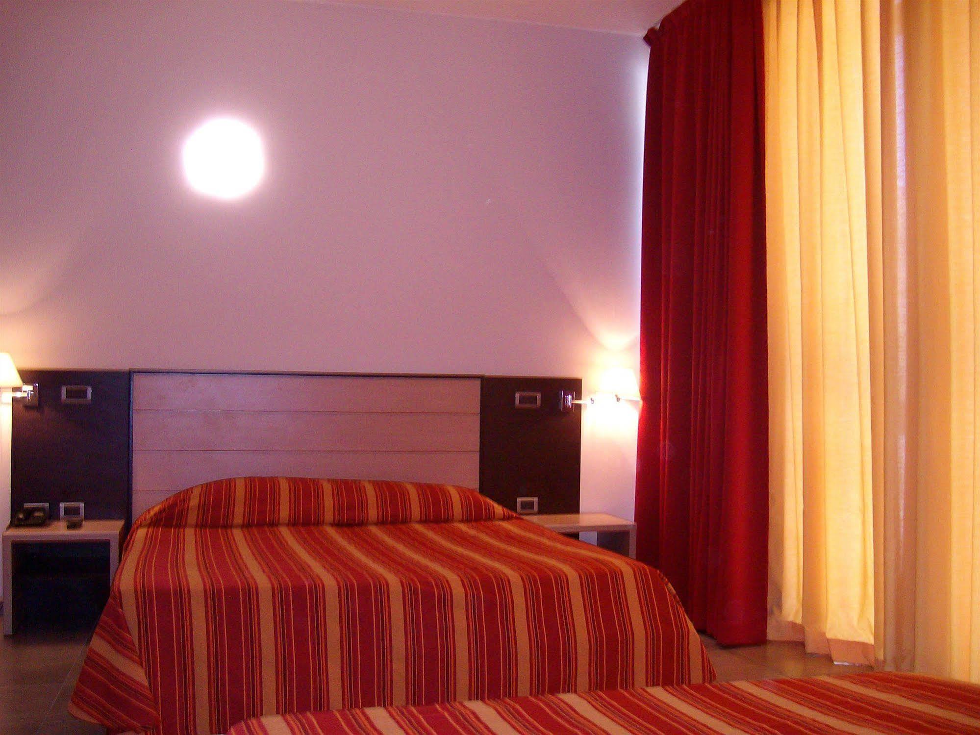 Hotel Insteia Полла Экстерьер фото