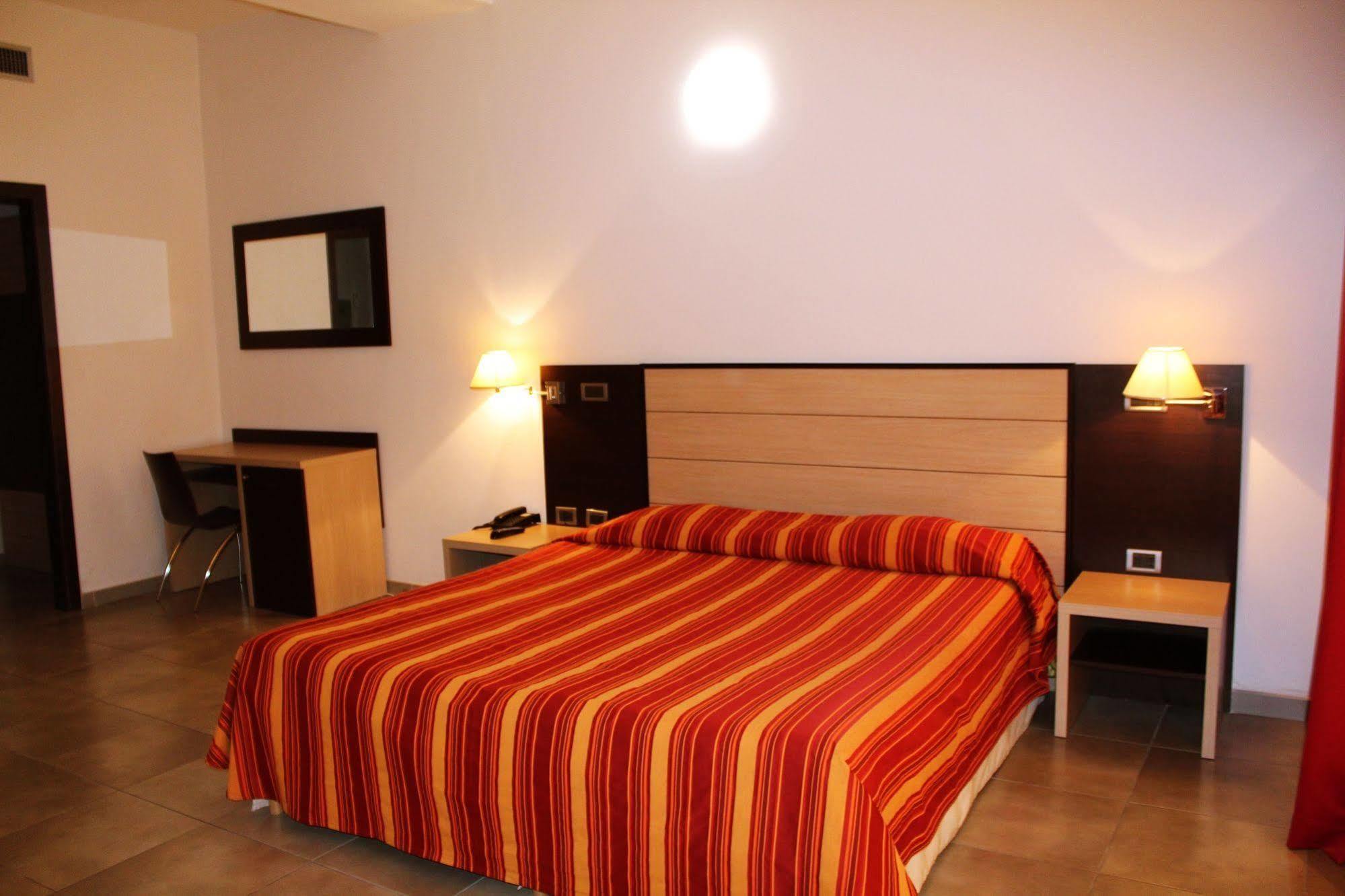 Hotel Insteia Полла Экстерьер фото