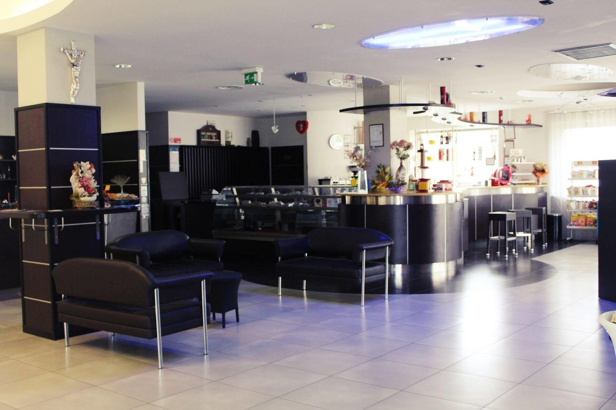 Hotel Insteia Полла Экстерьер фото